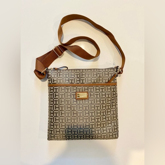 Tommy Hilfiger Square crossbody bag - Picture 1 of 4